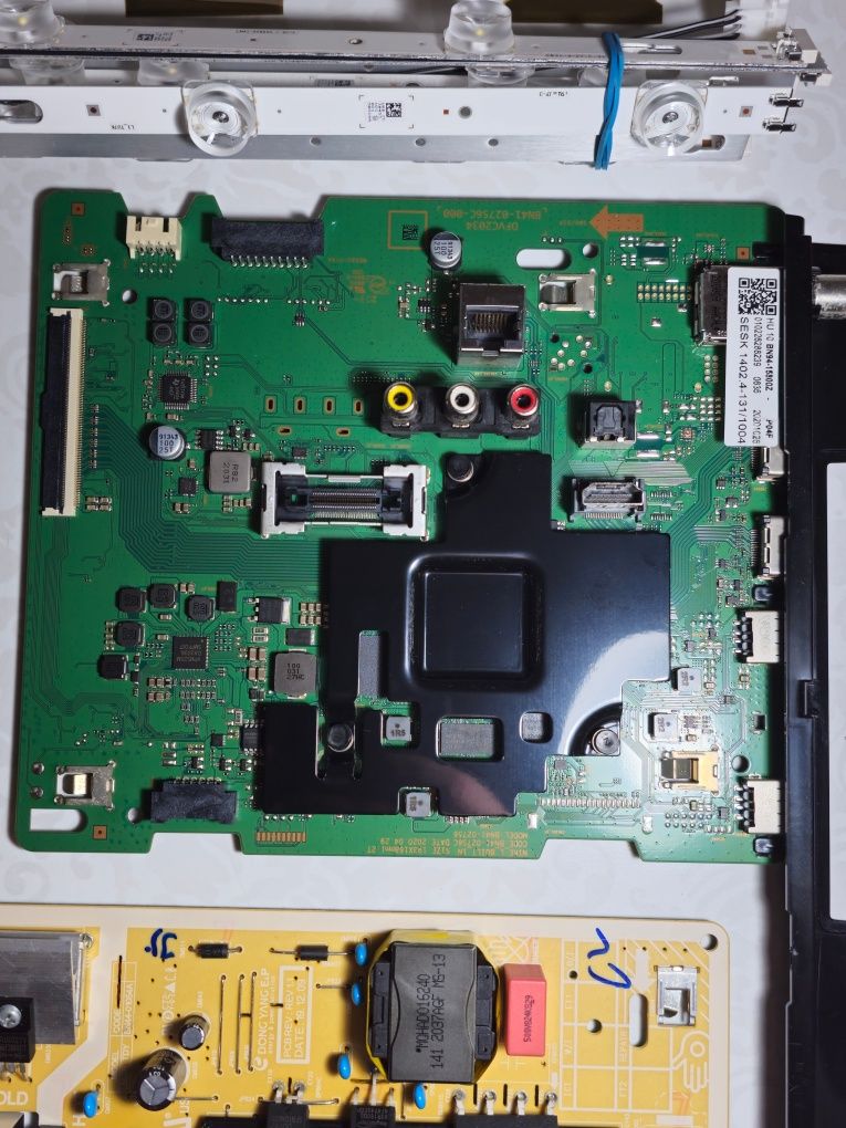 części do telewizora SAMSUNG UE55TU8002K