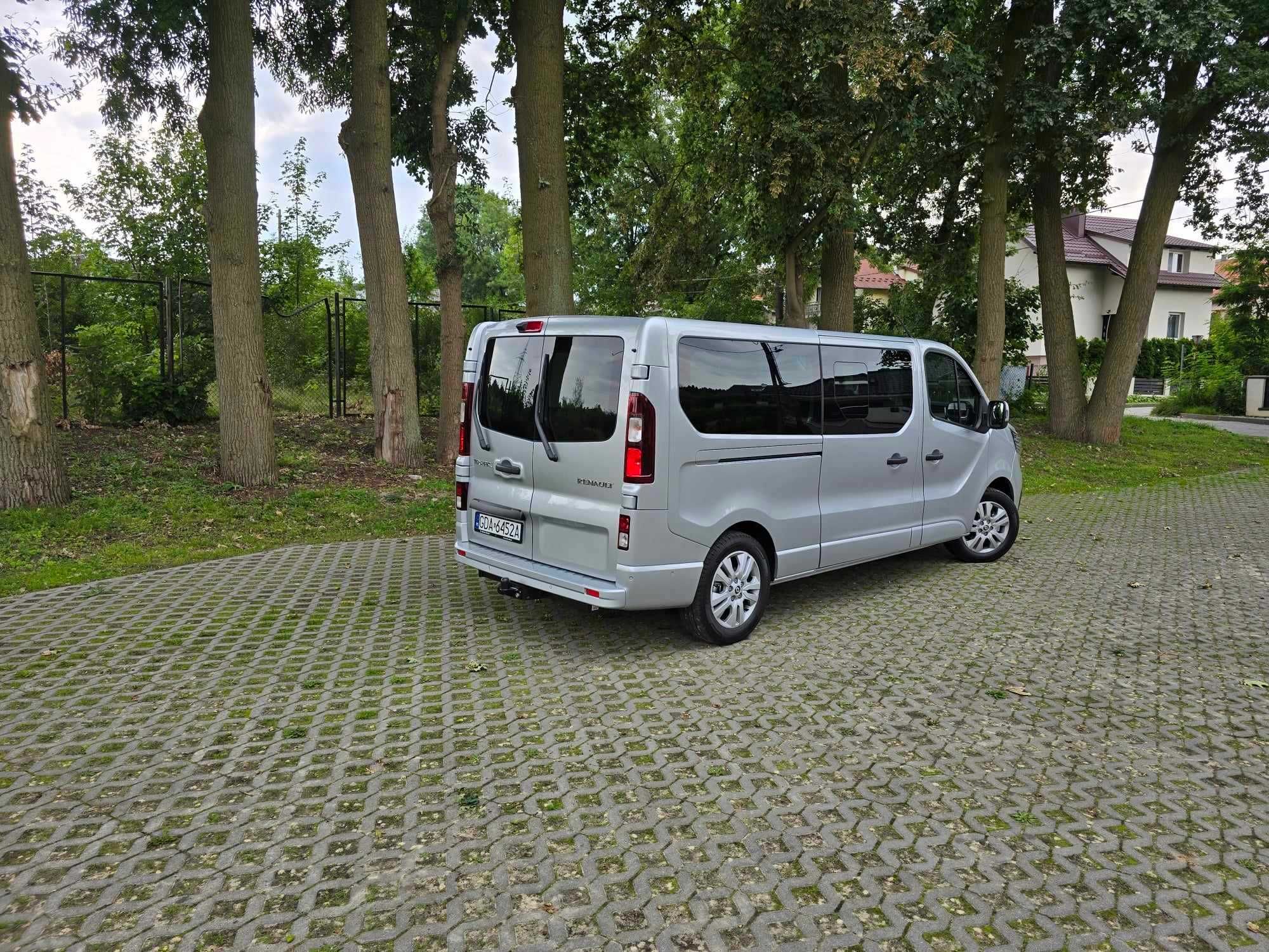 Wynajem busa 9-osobowego