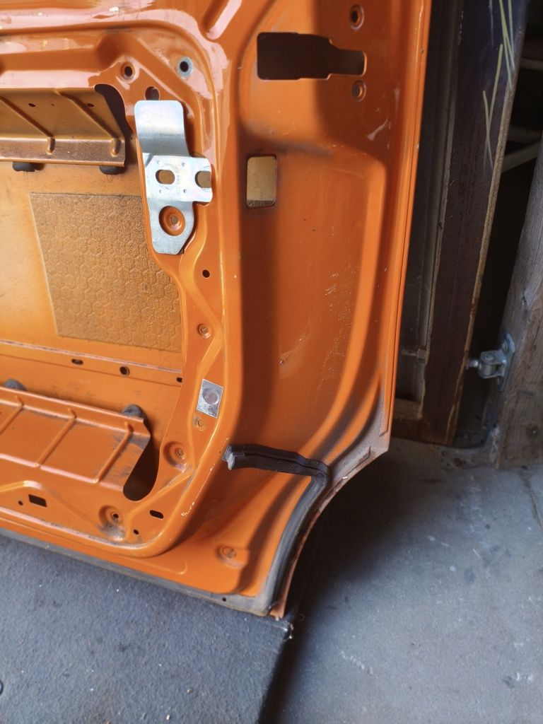 Drzwi prawe suwane przesuwane VW Caddy III LP2C stan bdb bez rdzy