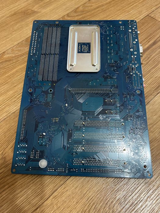 Материньська плата Gigabyte GA-M52L-S3P комплект