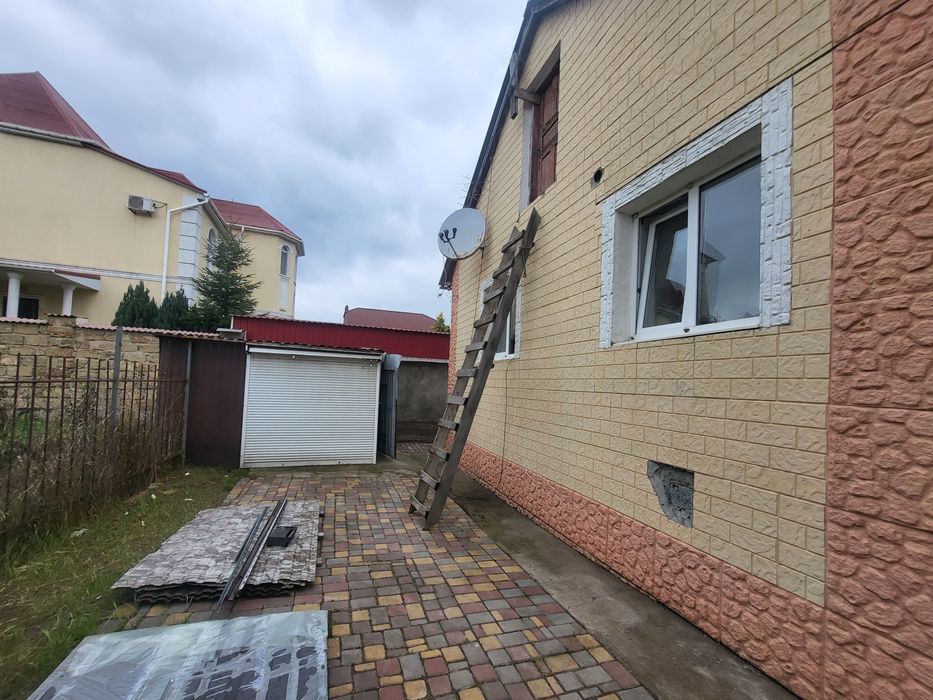 Дом на участке 3 сотки в центре Червоного Хутора