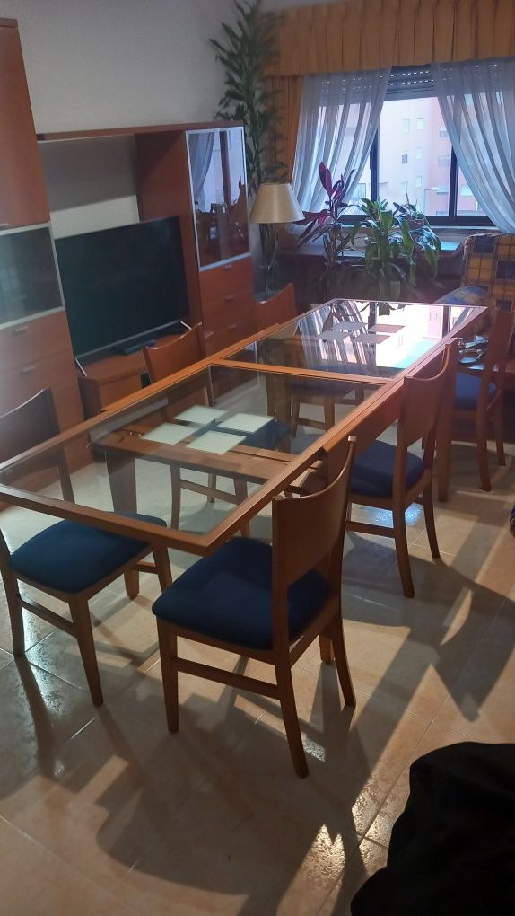 Mesa com tampo de vidro extensivel