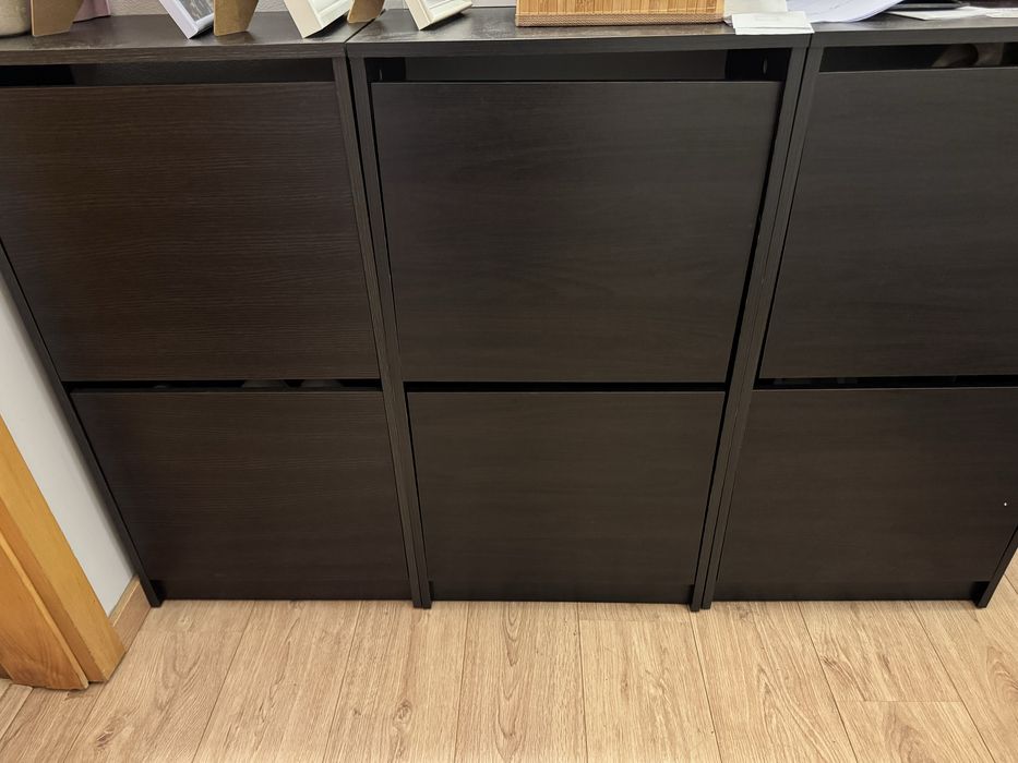 Três módulos Sapateiras IKEA