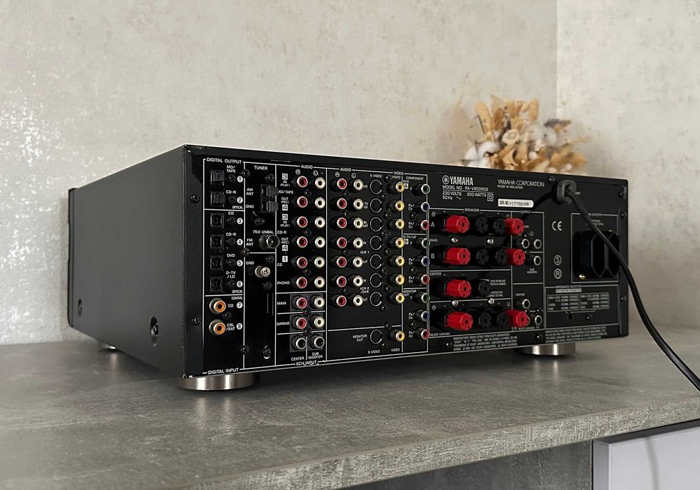 Ресивер Yamaha RX-V800 (5 × 140 Вт / 4 Ω / ЦАП / фонокоректор / 15 кг)