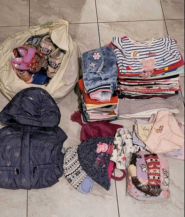 Ціна за все. Пакет одягу та взуття на дівчинку.