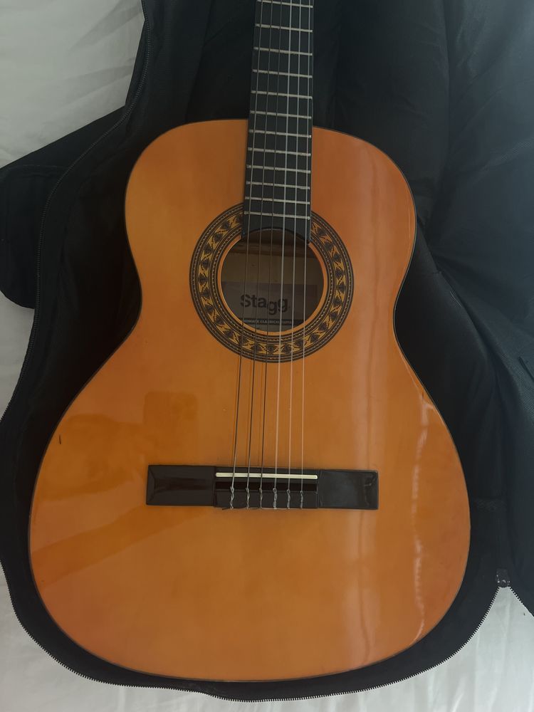 Viola Classica Stagg com capa