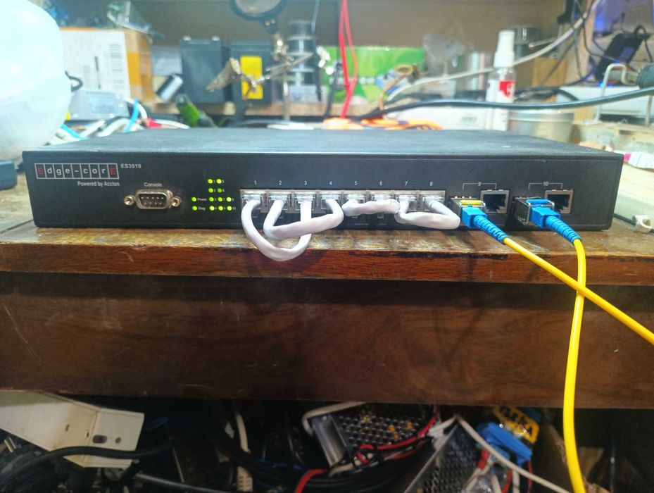 Edge-Core ES3510 — керований комутатор, 10 портів