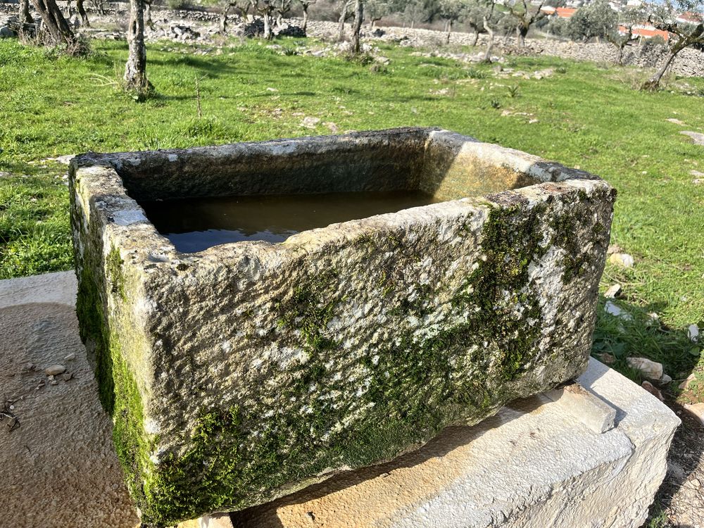 Pias em pedra feitas a mão