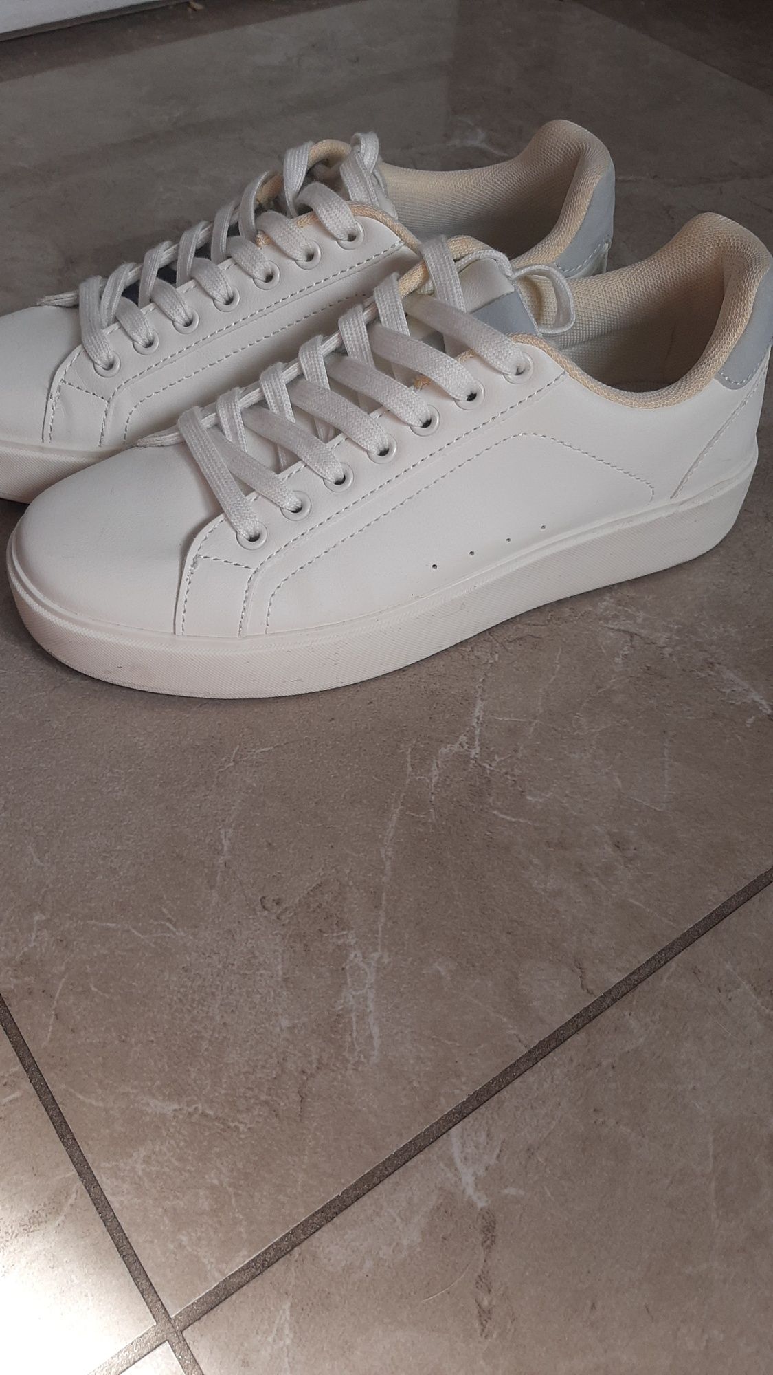 Białe sneakersy,  nowe, marki Pullandbear, rozm. 37