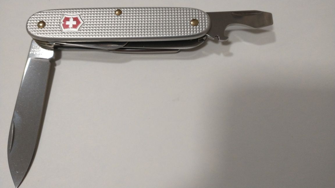 Кишеньковий ножик Victorinox Alox Harvester