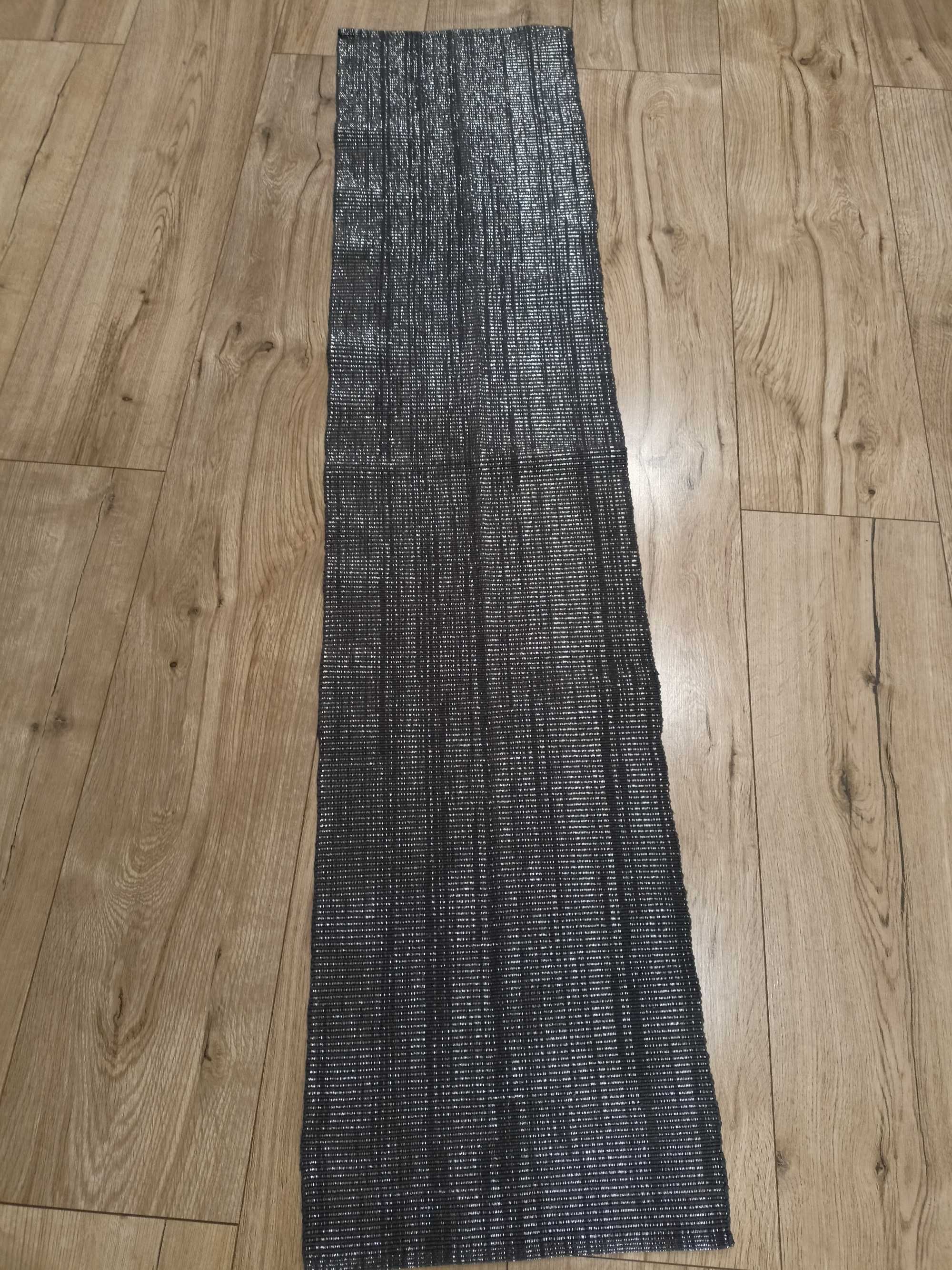 elegancki bieżnik na stół