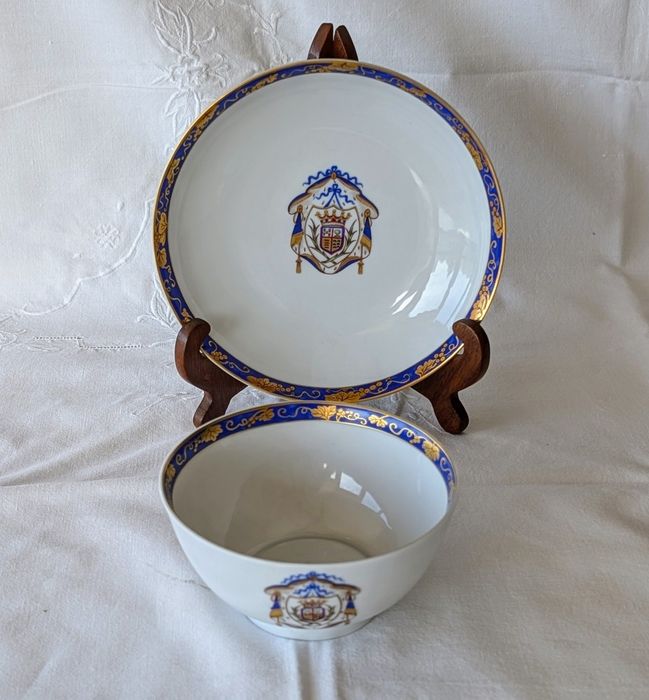 Taça e prato em porcelana réplica Dinastia Qing - Oficina de Porcelana