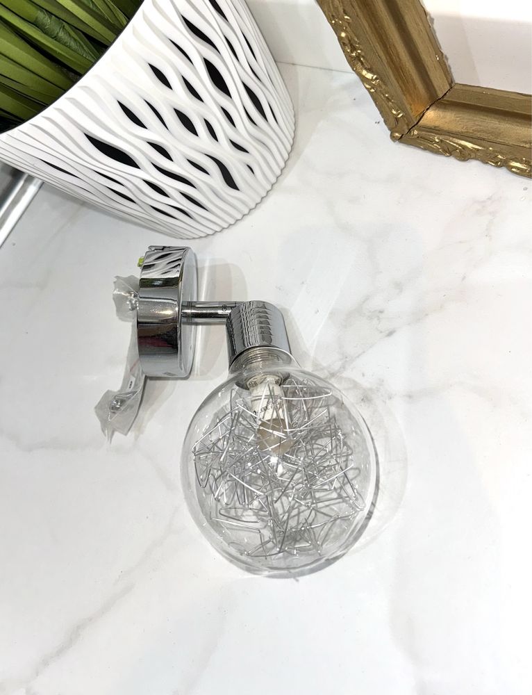 Nowa lampa kinkiet żarówka, świeci do 28W