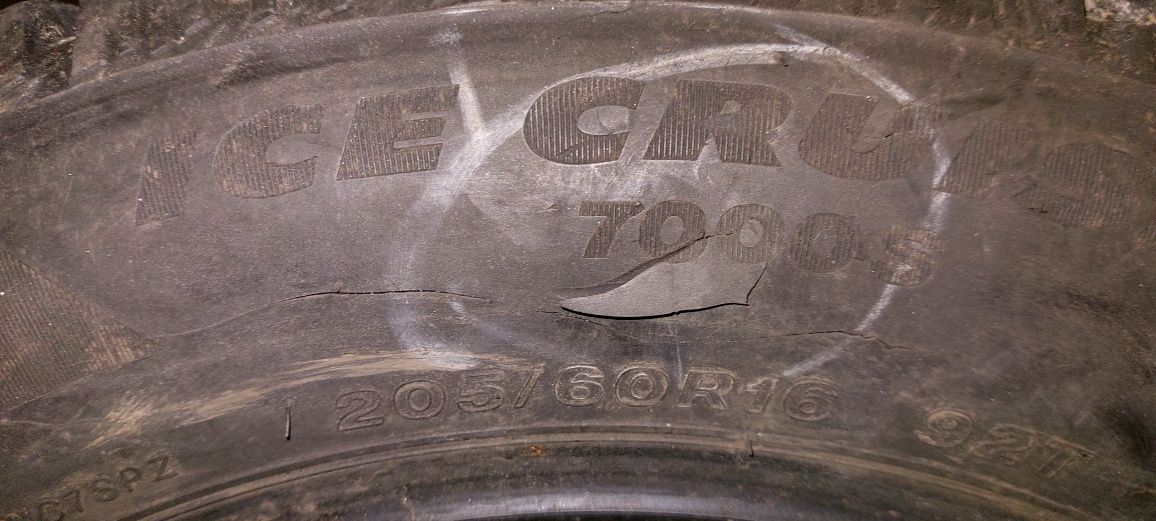 205/60 16  Зима шип Bridgestone ICE CRUISER