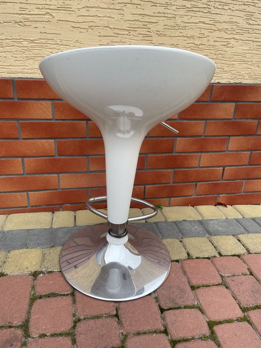 Барне крісло.