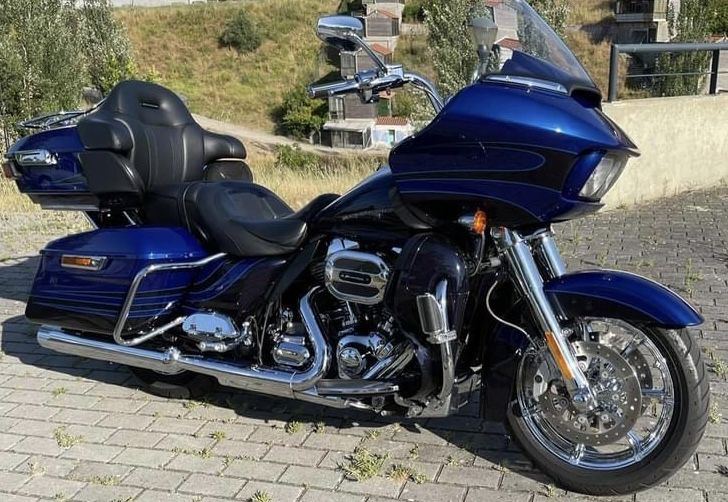 Harley Davidson- Road Glide CVO