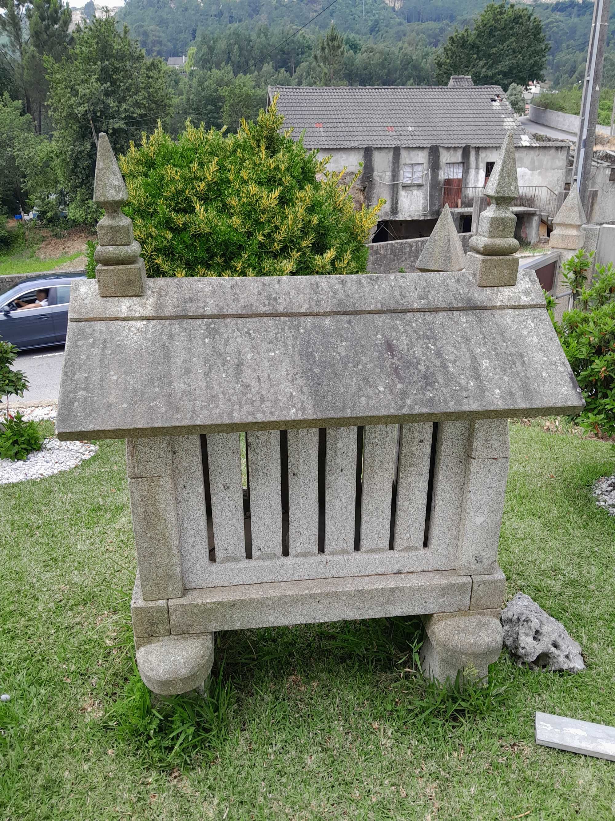 Espigueiro em granito