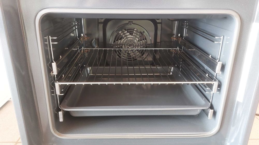 Ел. духовка AEG з варильною поверхнею  під забудову.