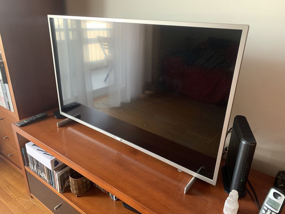 TV UHD Phillips 4K 109 cm