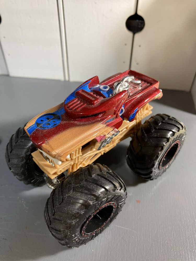 Машинка Hot Wheels Monster Trucks