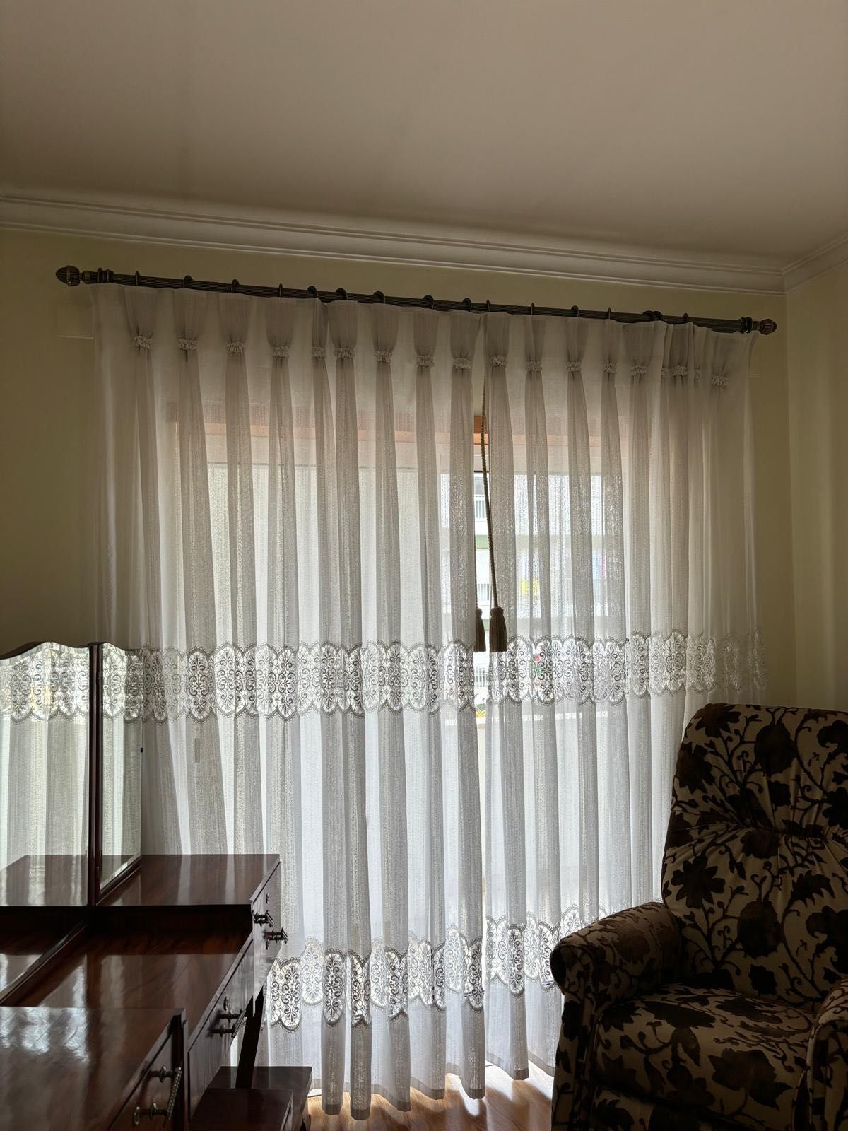 Cortinado com rendas