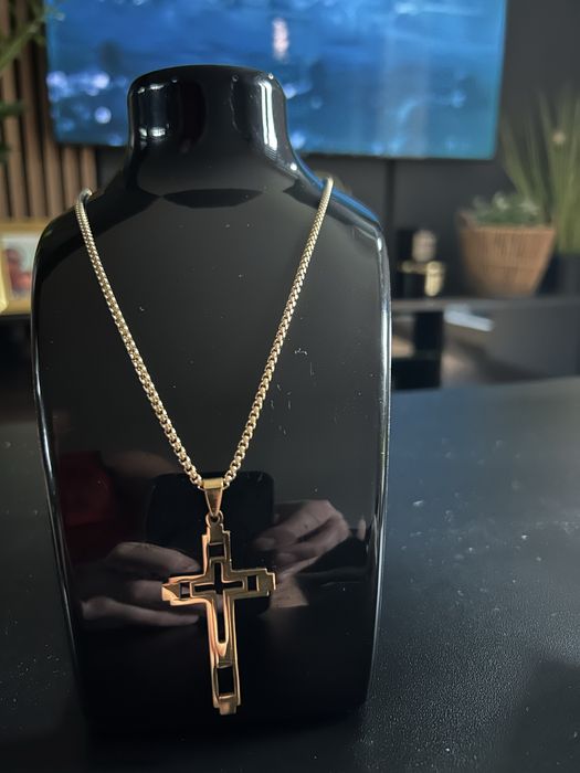 Łańcuszek z krzyżykiem złoty