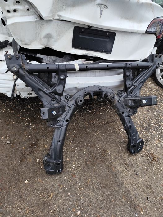 Подрамник тесла 3,Y б у оригинал в идеале, підрамник б у