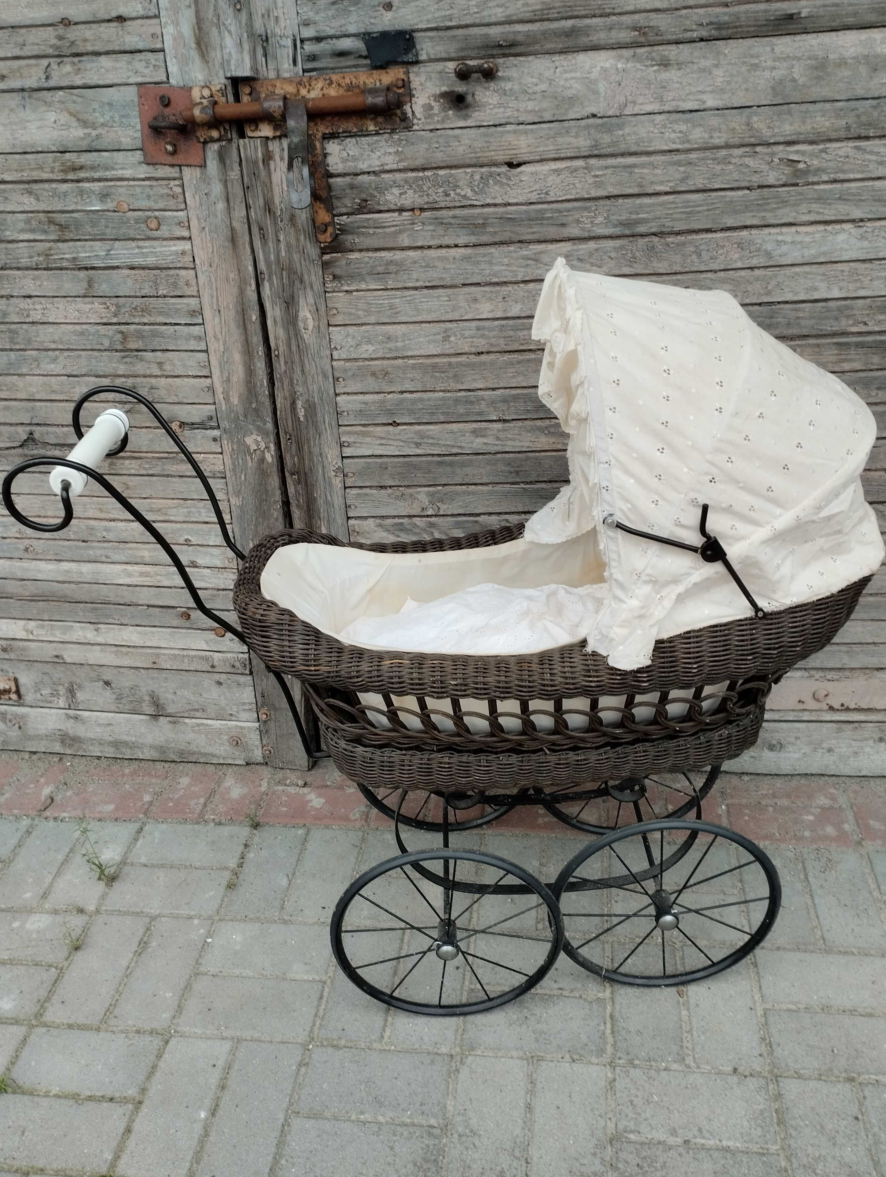 Stary Kolekcjonerski wózek dla lalek