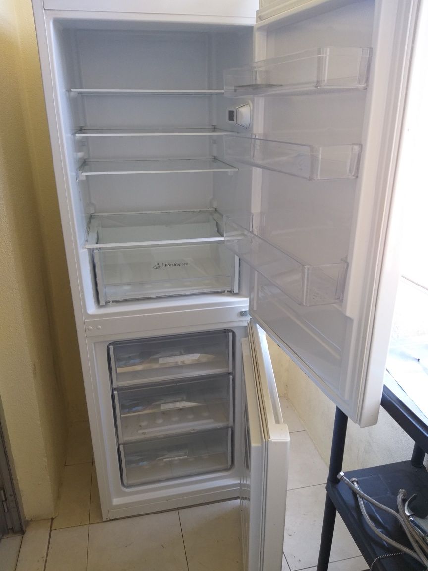 Frigorífico combinado INDESIT como novo impecável 1.89×66×60 cm ..