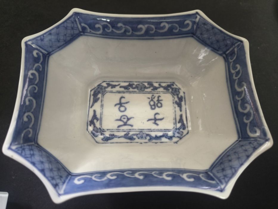 Travessa/Taça Oriental Antiga em Porcelana Azul e Branca