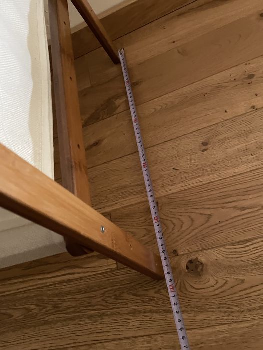 Wieszak na ubrania a pojemnikiem