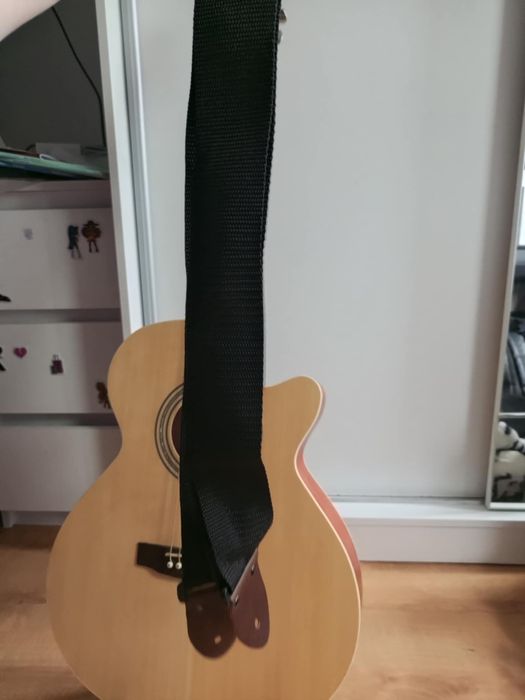 Gitara elektroakustyczna Cort + zestaw akcesoriów