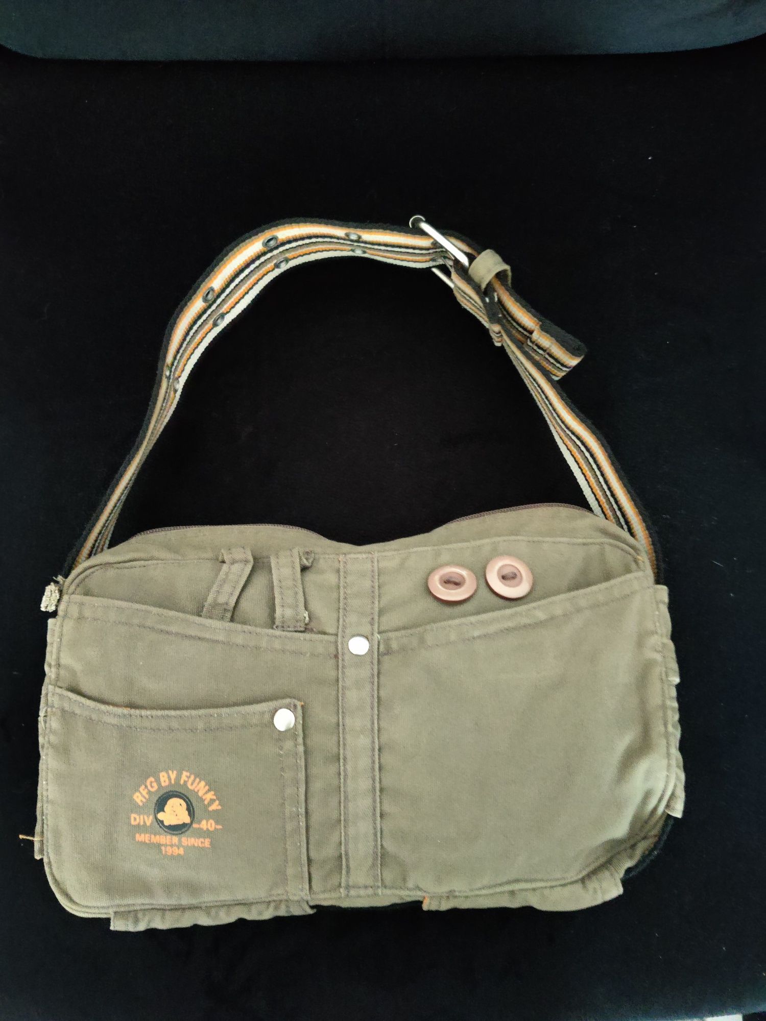 Torebka w kolorze khaki
