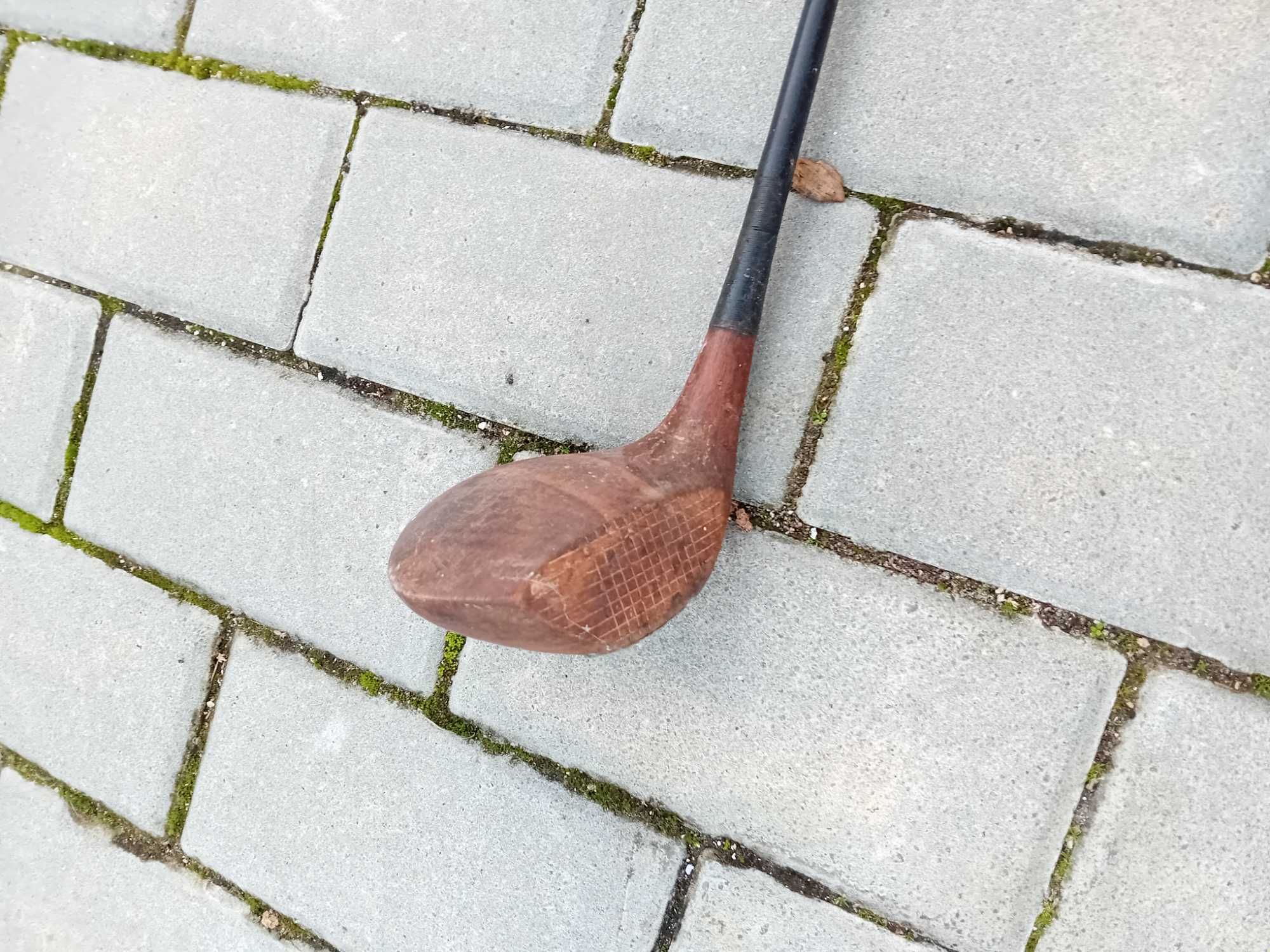 Taco de golf em madeira