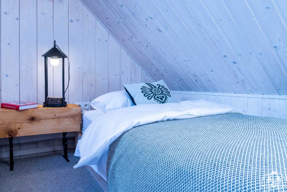 Noclegi z klimatem w Beskidach, blisko szlaku, pokoje z antresolą.