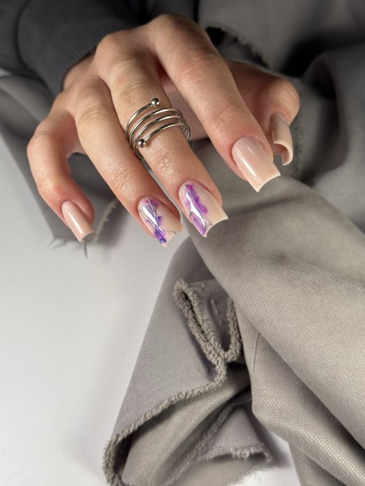 Modelki, stylizacja paznokci,hybryda