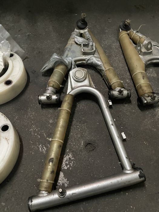 Pecas  banshee originais triangulos e suspensoes