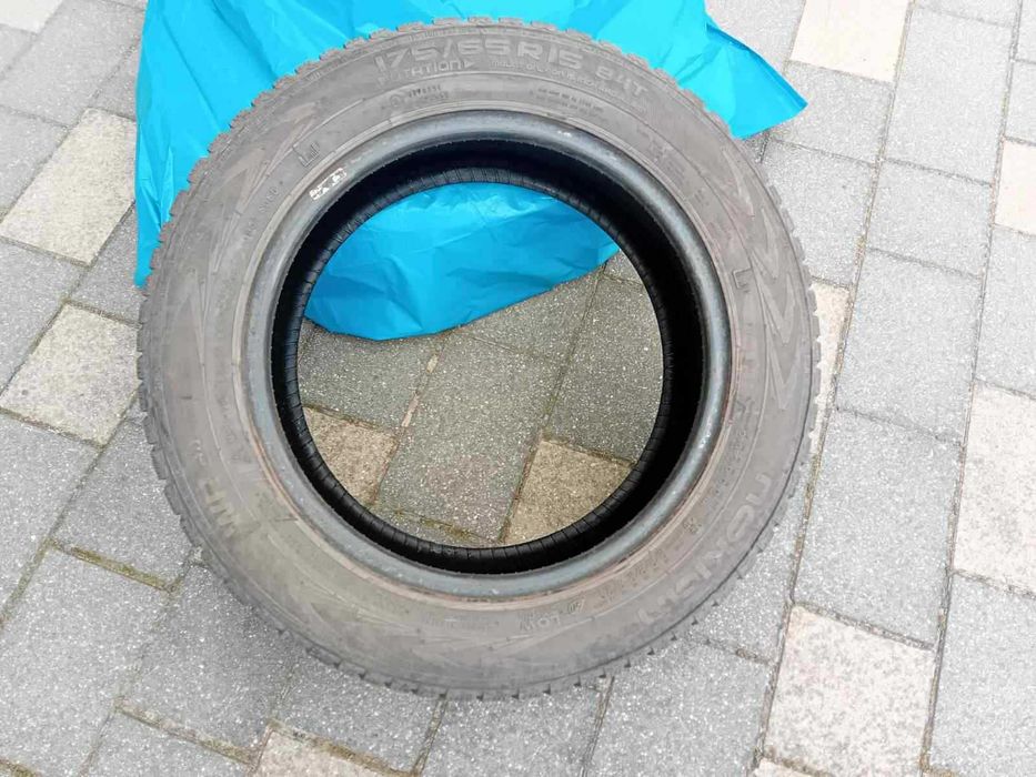 Opony zimowe Nokia 175/65 R15 stan dobry +