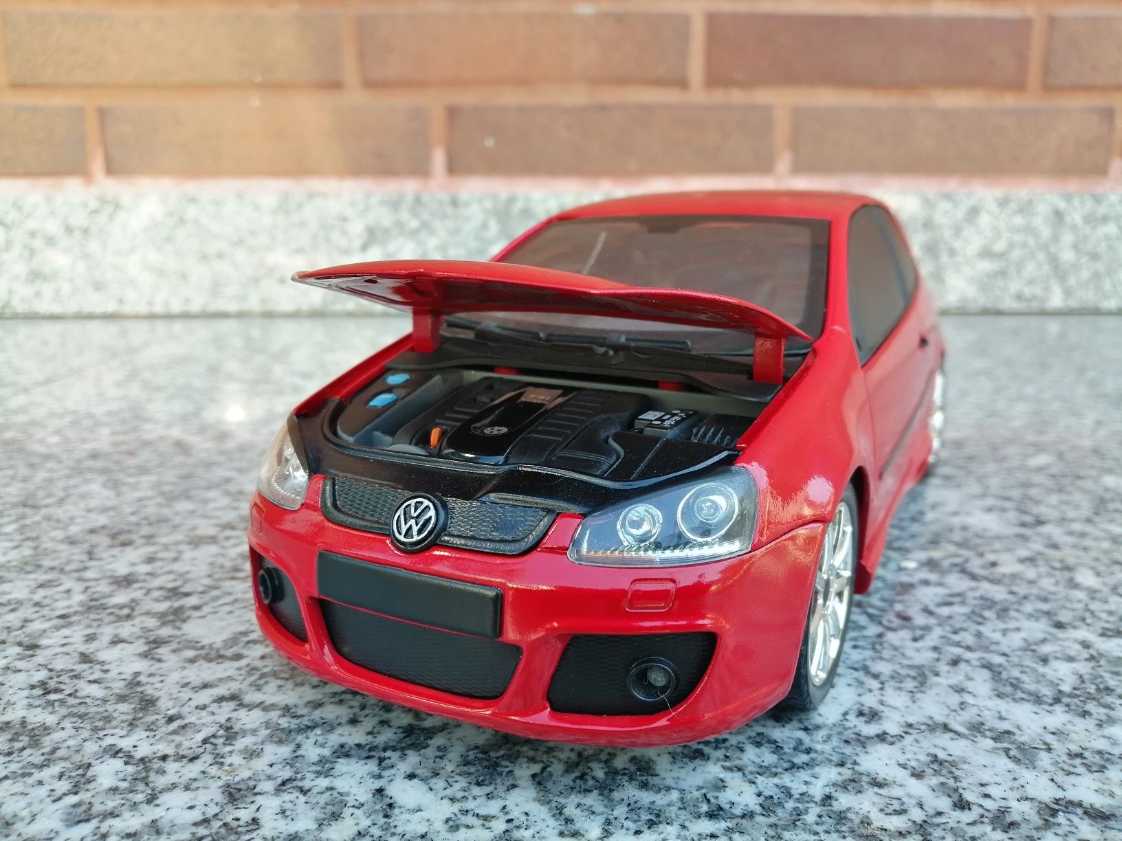 Miniatura 1/18 golf V gti