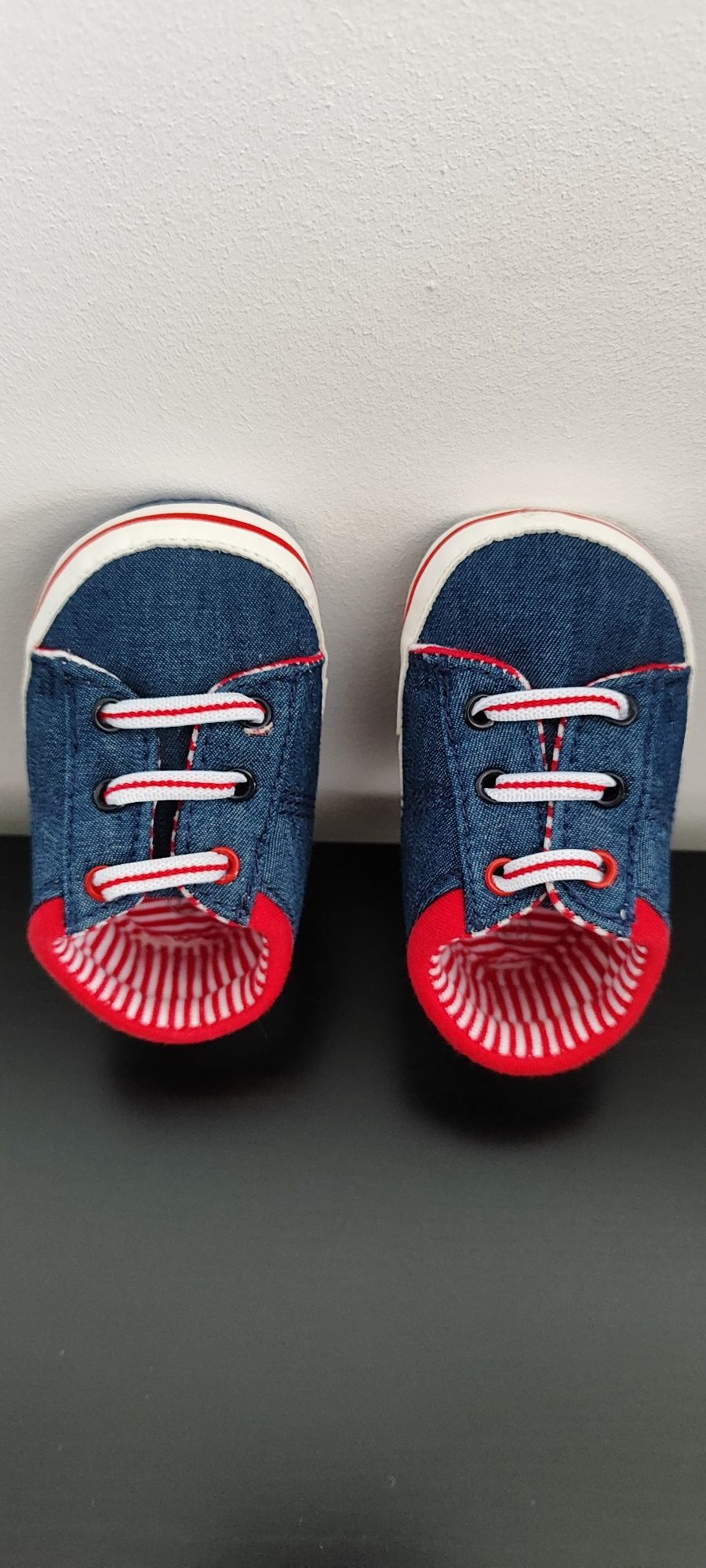 Dois sapatos para bebé, novos
