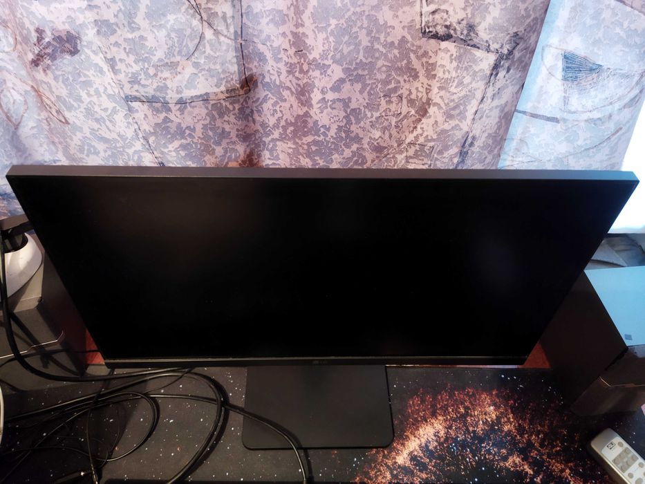 Монитор и компьютер в сборе