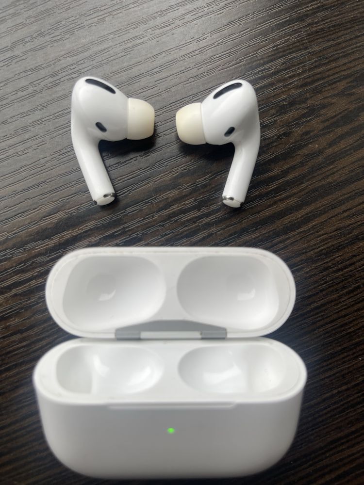 Наушники Apple AirPods Pro Wireless Charging Case