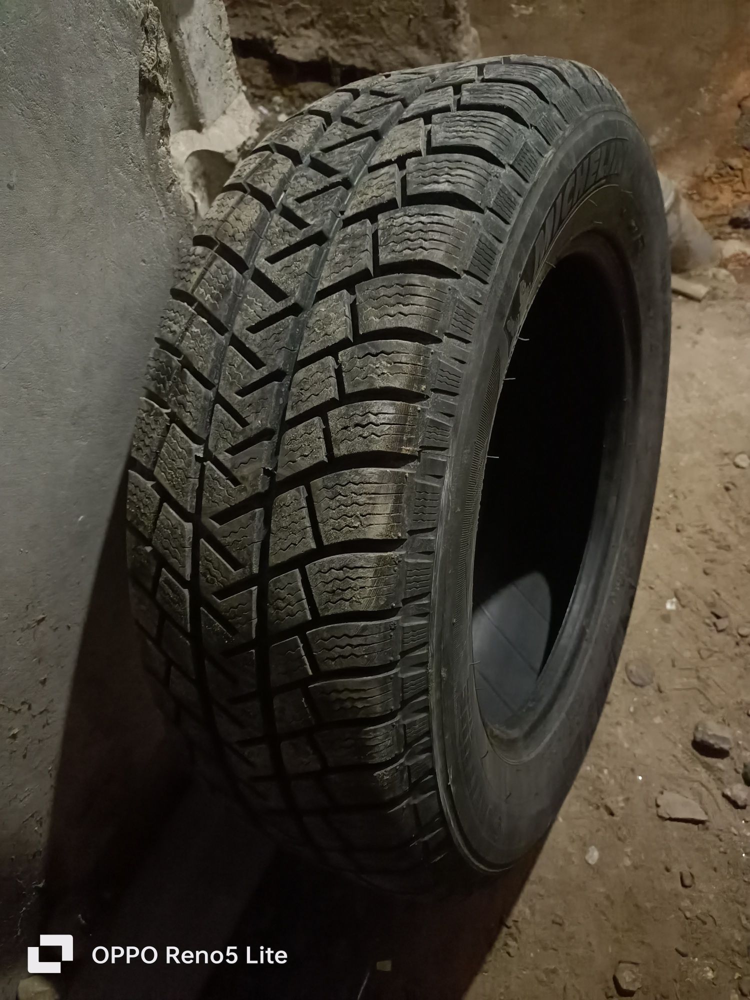 Зимові шини Michelin 215/65 R16. БУ. 6000 грн