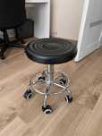 Taboret kosmetyczny regulowany