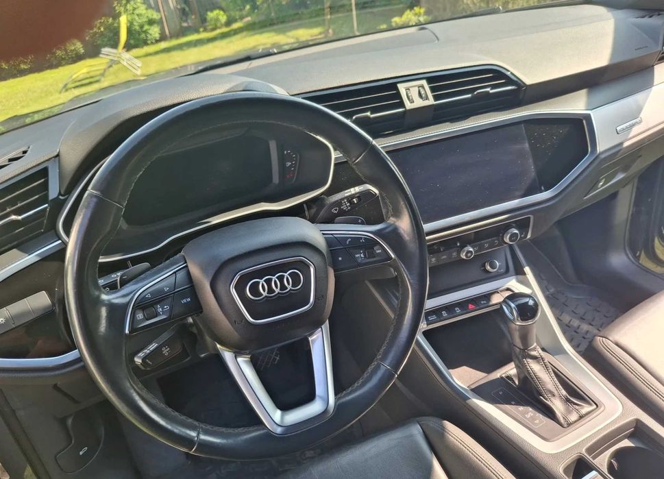 Audi Q3 Premium Plus 2021 року