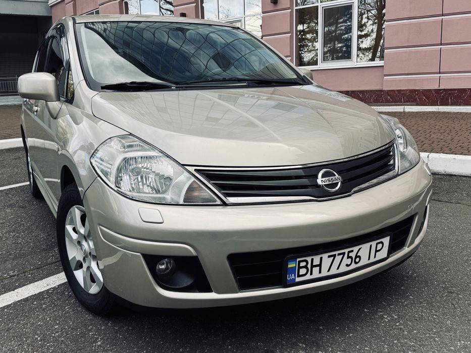 продам Nissan Tiida  2011 года 1.6 бензин