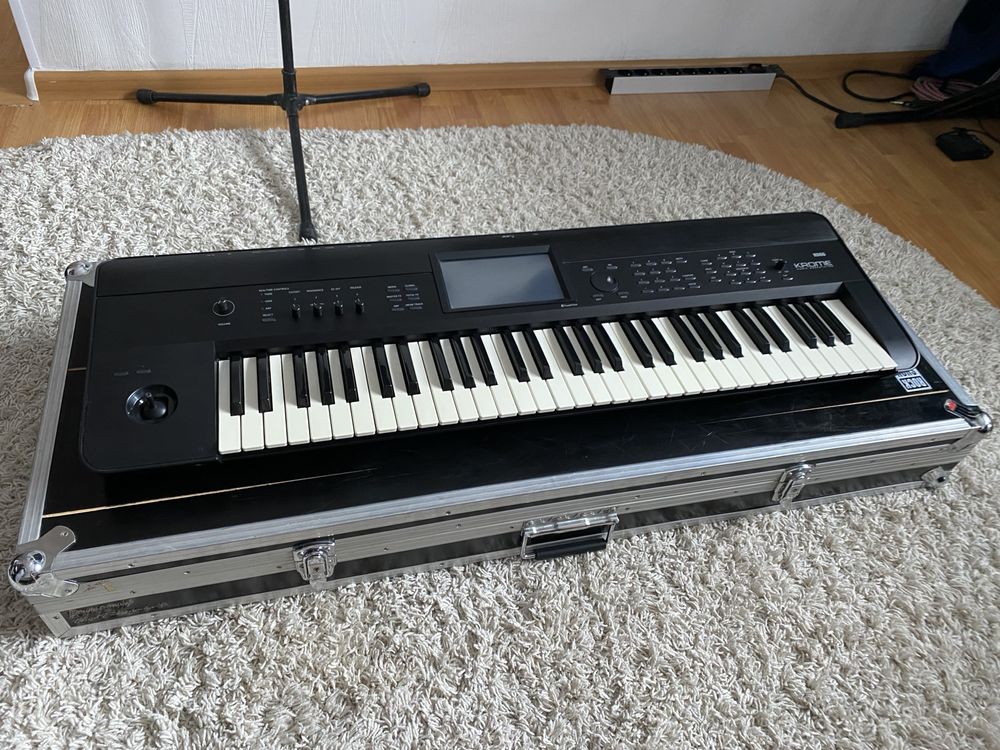 Синтезатор з кейсом KORG Krome 61