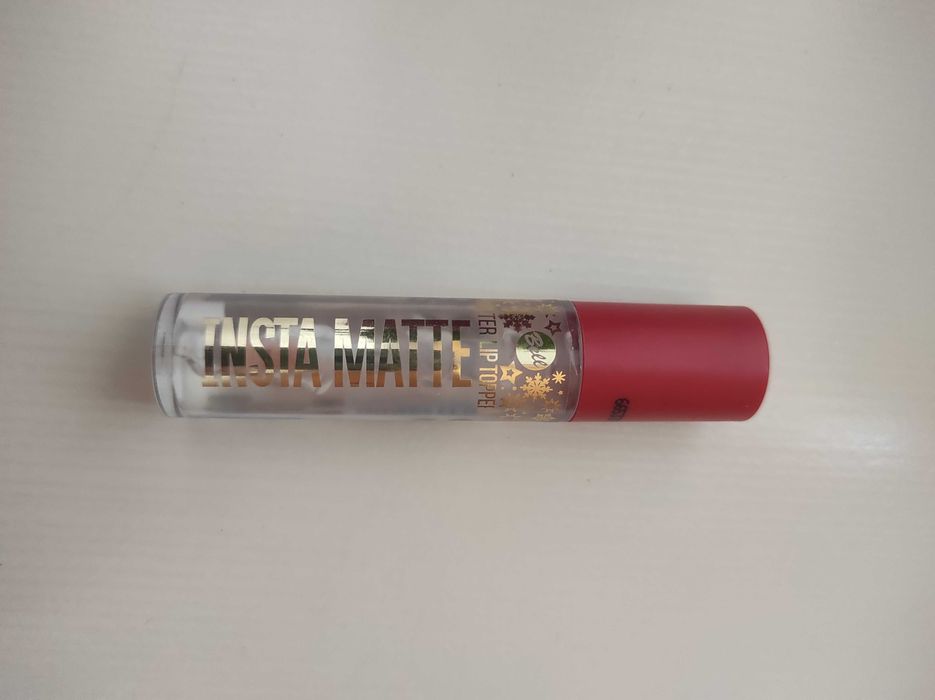 Matujący top coat do ust Bell