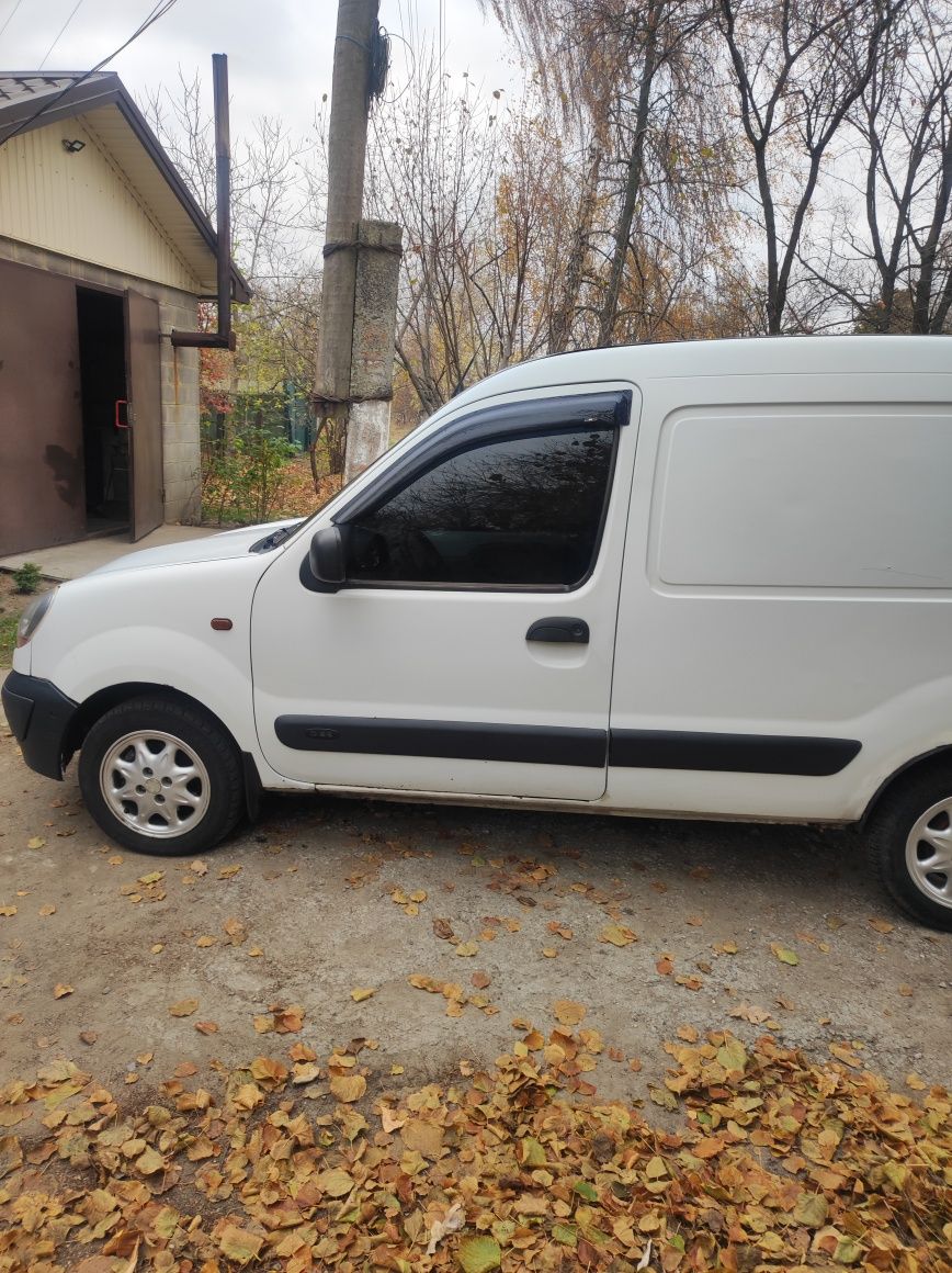 Автомобіль Рено кенго