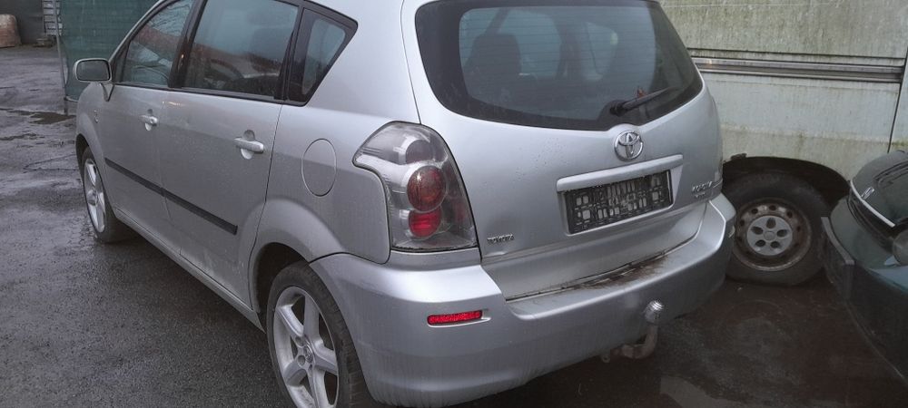 Toyota Corolla 2.0 D4D verso 2007 rok na części